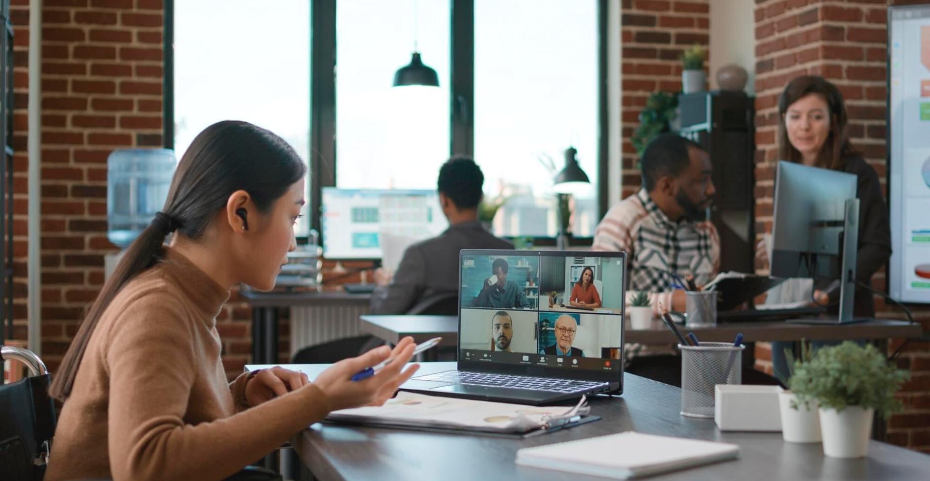 Timeline di editing video con clip multiple